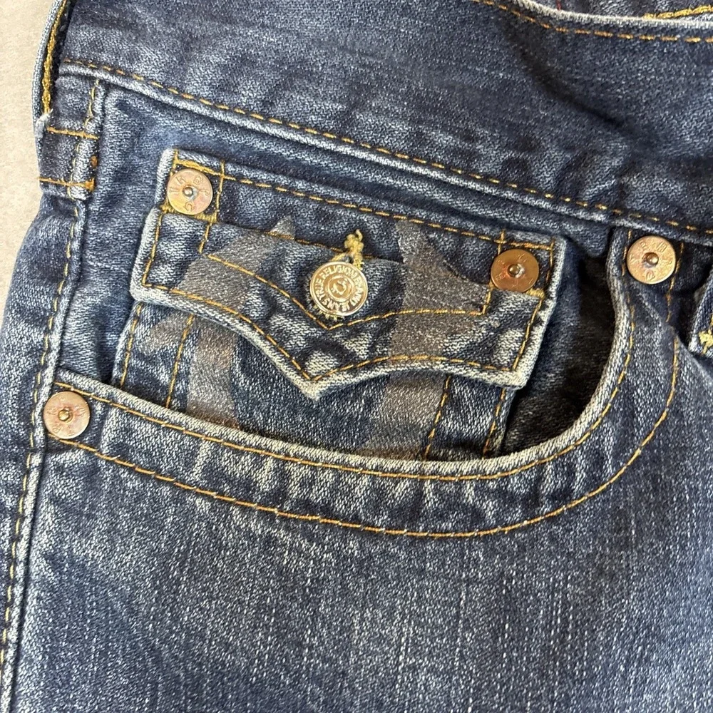 True Religion Men's Billy Bootcut with Flap Pockets Dark Wash Size 36 x33‎